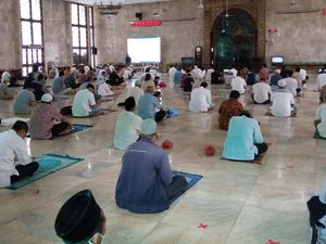 Kapasitas Cukup, Masjid Al-Azhar dan Sunda Kelapa Tak Salat Jumat Ganjil Genap Kapasitas Cukup, Masjid Al-Azhar dan Sunda Kelapa Tak Salat Jumat Ganjil Genap