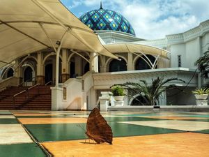 Masjid Al Bina GBK Juga Dibuka untuk Salat Jumat