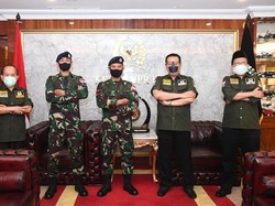 Dua Prajurit TNI AL Dermawan Dapat Penghargaan dari Ketua MPR