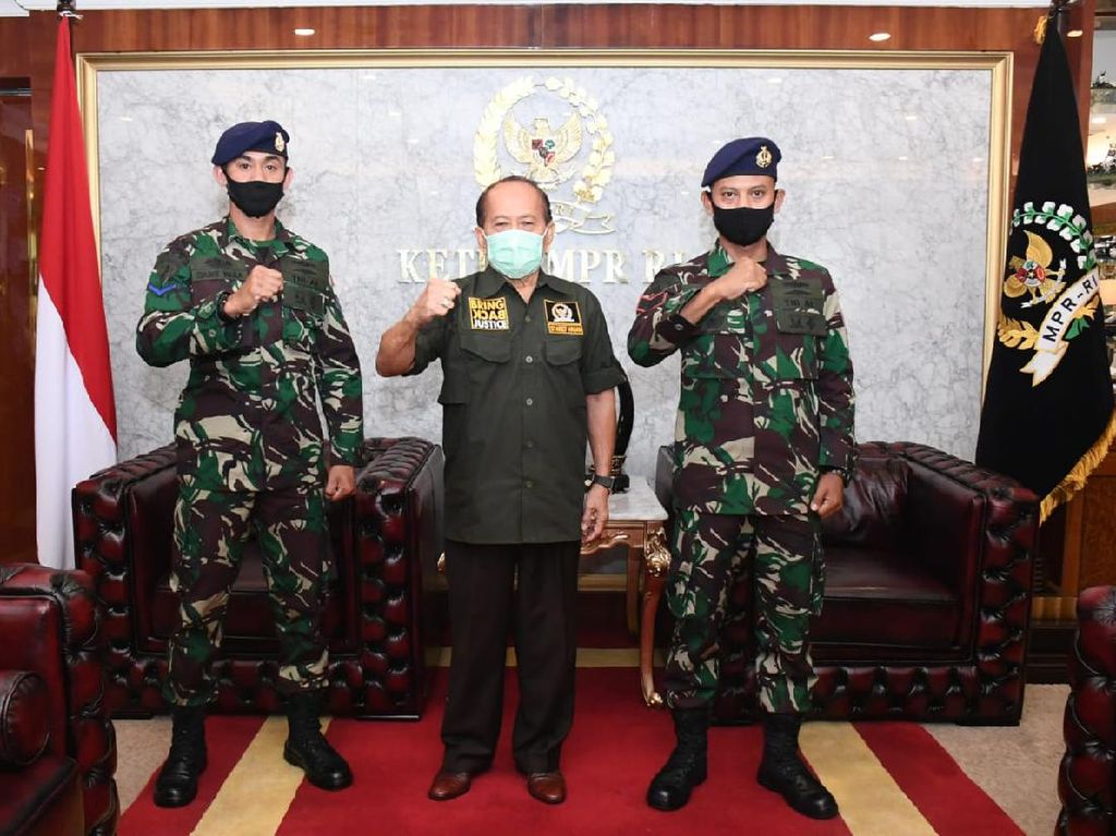 Wakil Ketua MPR Puji Prajurit TNI AL yang Beri THR ke Warga Wakil Ketua MPR Puji Prajurit TNI AL yang Beri THR ke Warga