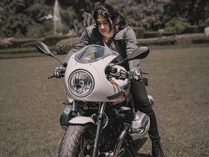 Si Cantik Nabila Putri dan Motor Gedenya Si Cantik Nabila Putri dan Motor Gedenya