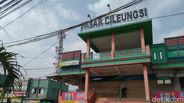 Pasar Cileungsi beroperasi dengan jam terbatas (Sachril Agustin Berutu/detikcom)