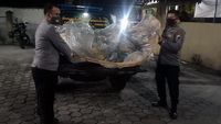 Penampakan Balon Udara yang Jatuh di Area SPBU Sragen