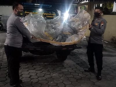 Penampakan Balon Udara yang Jatuh di Area SPBU Sragen