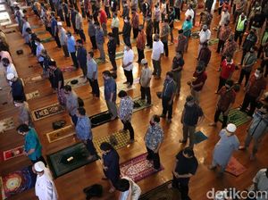 Warga Bandung Barat Boleh Salat Tarawih Berjemaah di Masjid Warga Bandung Barat Boleh Salat Tarawih Berjemaah di Masjid
