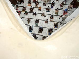 Beda Pendapat DMI dan MUI soal Ganjil Genap Saat Salat Jumat Beda Pendapat DMI dan MUI soal Ganjil Genap Saat Salat Jumat