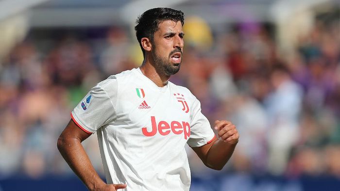 Sami Khedira FLORENCE, ITALY - SEPTEMBER 14: Sami Khedira of Juventus FC in action during the Serie A match between ACF Fiorentina and Juventus at Stadio Artemio Franchi on September 14, 2019 in Florence, Italy. (Photo by Gabriele Maltinti/Getty Images)