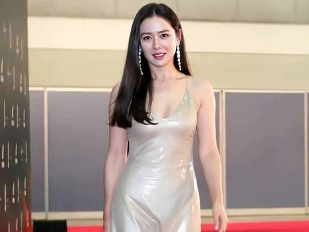 Pesona Son Ye Jin di Baeksang Arts Awards 2020, Anggun dan Seksi bak Dewi