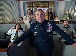 Space Force, Pusingnya Misi Menaruh Manusia di Bulan