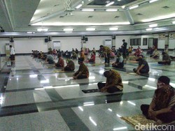 Begini Pendapat Gus Yasin soal Salat Jumat 2 Gelombang