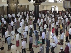 Jumatan di Masjid Baiturahman, Bupati Gorontalo: New Normal Kita Mulai