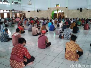 Menengok Salat Jumat Perdana di Masjid Agung Kulon Progo di Masa Pandemi