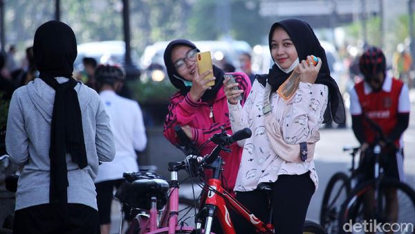 Kawasan Gedung Merdeka Bandung Ramai Kerumunan