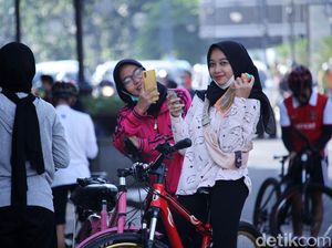 Kawasan Gedung Merdeka Bandung Ramai Kerumunan