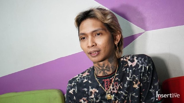 Berita Viral Selebriti dari InsertLive : Young Lex Dihujat Usai Bela & Mau Ludahi Wajah Pria yang Hamili Erika Carlina