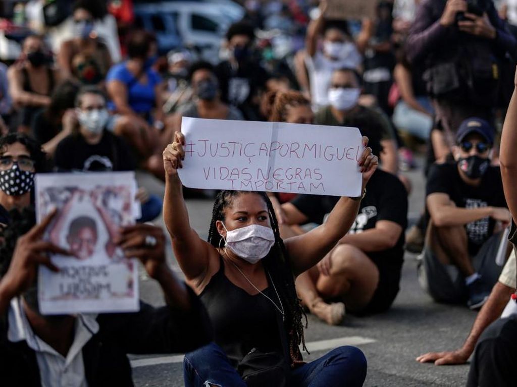 Kematian Bocah Kulit Hitam Picu Aksi Protes di Brasil Kematian Bocah Kulit Hitam Picu Aksi Protes di Brasil