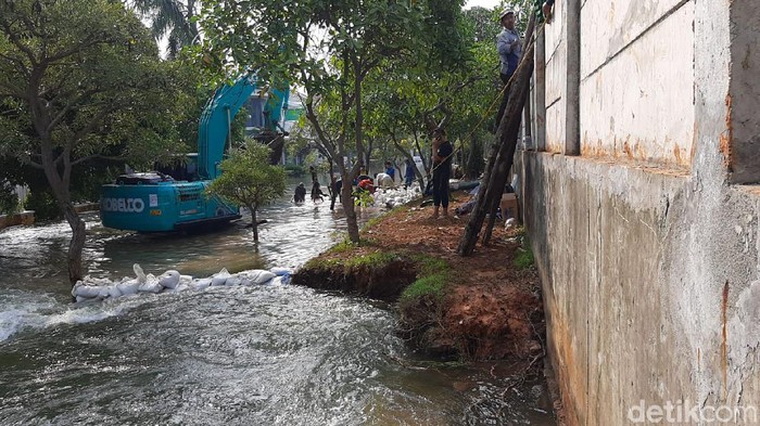 Banjir rob di Kompleks Pantai Mutiara (Jehan Nurhakim/detikcom)