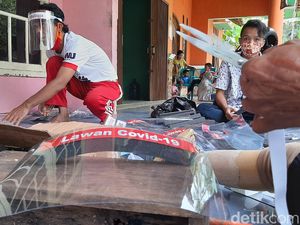 Face Shield Buatan Difabel Perbalingga Kebanjiran Pesanan