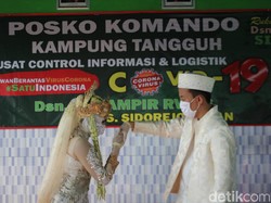 Sepasang Kekasih di Sidoarjo Nikah dalam Pos Kampung Tangguh COVID-19