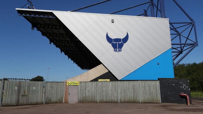 OXFORD, ENGLAND - MAY 02: A General view outside the Kassam Stadium, home of Oxford United on what would have been the final weekend of the 2019/2020 season for EFL Clubs in The Championship, League one and League Two May 02, 2020 in Oxford, England. Sport is on hold while the world deals with the Coronavirus Covid-19 pandemic. British Prime Minister Boris Johnson, who returned to Downing Street this week after recovering from Covid-19, said the country needed to continue its lockdown measures to avoid a second spike in infections  (Photo by Catherine Ivill/Getty Images)