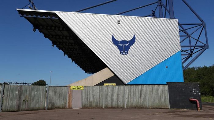 Oxford United OXFORD, ENGLAND - MAY 02: A General view outside the Kassam Stadium, home of Oxford United on what would have been the final weekend of the 2019/2020 season for EFL Clubs in The Championship, League one and League Two May 02, 2020 in Oxford, England. Sport is on hold while the world deals with the Coronavirus Covid-19 pandemic. British Prime Minister Boris Johnson, who returned to Downing Street this week after recovering from Covid-19, said the country needed to continue its lockdown measures to avoid a second spike in infections (Photo by Catherine Ivill/Getty Images)