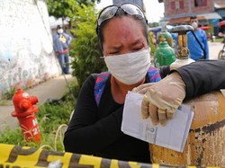 Tangisan Warga Peru yang Kekurangan Tabung Oksigen untuk Pasien Corona