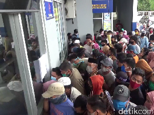 Antre Surat Sehat, Ratusan Penumpang di Pelabuhan Nusantara Berdesakan