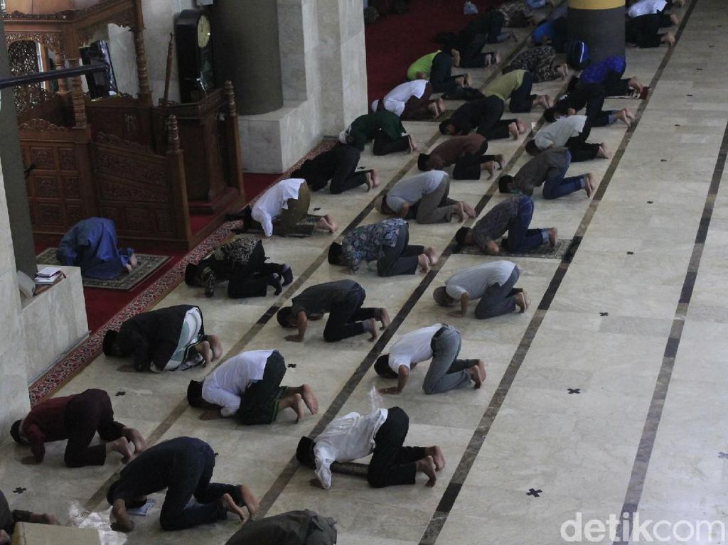 Besok, Masjid Raya Bandung Kembali Gelar Jumatan Besok, Masjid Raya Bandung Kembali Gelar Jumatan