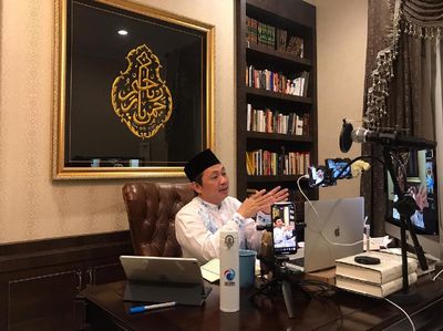 Adaptasi Digital, Anis Matta Buat Studio Mini di Rumah