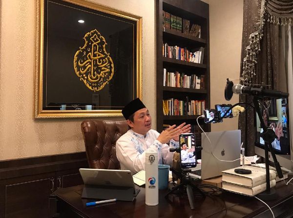 Adaptasi Digital, Anis Matta Buat Studio Mini di Rumah