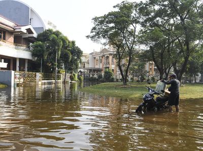 Banjir Rob Rendam Perumahan di Utara Jakarta