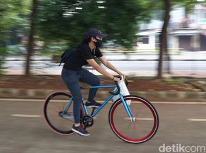 Geliat Aktivitas Warga Berolahraga di Kanal Banjir Timur