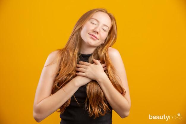 happy-valentines-day-love-cute-tender-romantic-redhead-girlfriend-hands-your-heart-confess-sympathy-express-passion-like-admire-amazing-artwork-appreciate-stand-yellow-wall_63135-1173