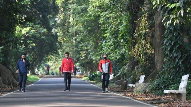 Jokowi olahraga di Istana Bogor bersama Panglima TNI dan Kapolri. (Foto: Biro Pers Sekretariat Presiden)