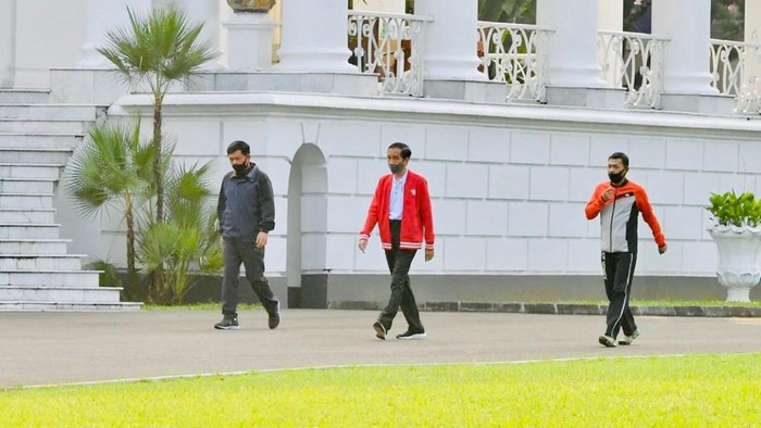 Jokowi olahraga di Istana Bogor bersama Panglima TNI dan Kapolri. (Foto: Biro Pers Sekretariat Presiden)