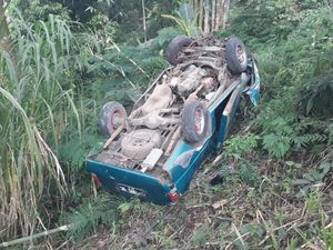 Pikap Tabrak Bikers Lalu Masuk Jurang di Mojokerto, 4 Orang Terluka