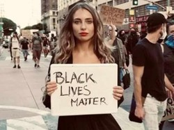 Influencer Rusia Picu Kontroversi, Foto di Tengah Protes George Floyd