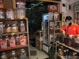 Cerita Pedagang Oleh-oleh di Bandung yang Terkena Imbas Pembatalan Haji Cerita Pedagang Oleh-oleh di Bandung yang Terkena Imbas Pembatalan Haji