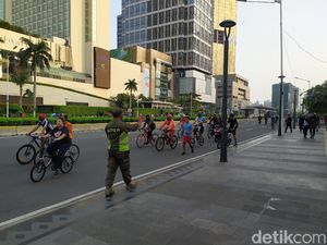 Potret Warga Padati Bundaran HI, Berolahraga di Masa Transisi PSBB Corona