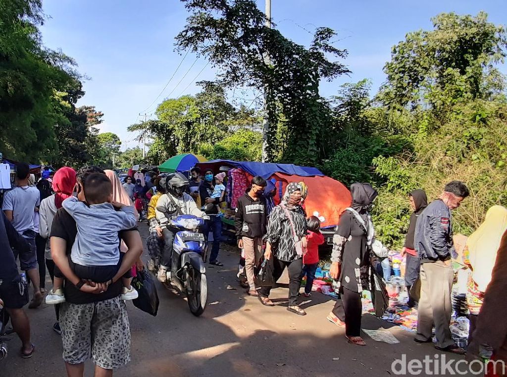Video Warga Serbu Pasar Minggu Jatinangor Usai Kembali Dibuka Video Warga Serbu Pasar Minggu Jatinangor Usai Kembali Dibuka
