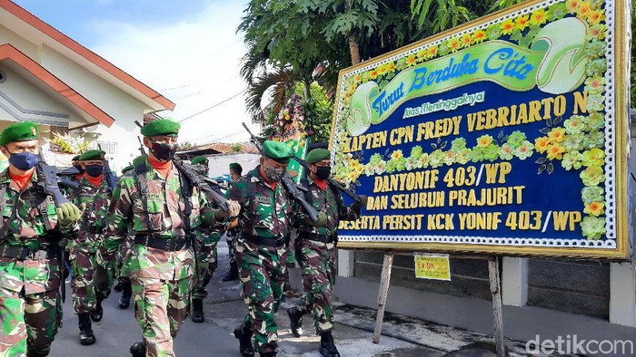 Suasana rumah duka korban helikopter jatuh di Kendal Kapten Cpn Fredy di Sleman