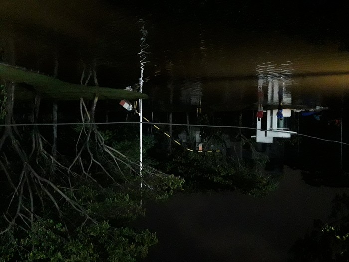 Suasana salah satu sudut Pantai Mutiara, 7 Juni 2020, gelap dan basah akibat rob. (M Ilman/detikcom)