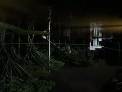 Banjir Rob Belum Surut, Listrik Kompleks Pantai Mutiara Jakut Dimatikan