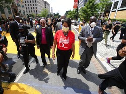 Usai Minta Trump Tarik Pasukan, Walkot Washington Ikut Demo George Floyd