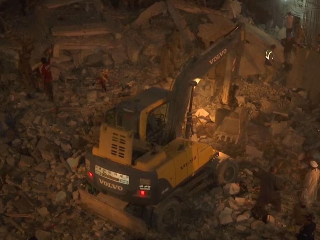 Apartemen 5 Lantai di Pakistan Roboh! Apartemen 5 Lantai di Pakistan Roboh!