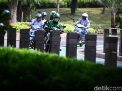 Waduh, Masih Banyak Penumpang Ojol Malas Bawa Helm Sendiri