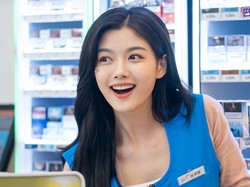 Penonton Bakal Dibuat Jatuh Cinta dengan Kim Yoo Jung di Backstreet Rookie