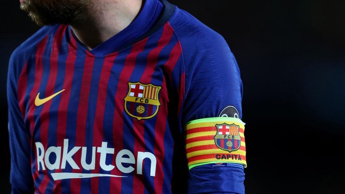 BARCELONA, SPAIN - MAY 01: The captains armband of Lionel Messi of Barcelona during the UEFA Champions League Semi Final first leg match between Barcelona and Liverpool at the Nou Camp on May 01, 2019 in Barcelona, Spain. (Photo by Catherine Ivill/Getty Images)