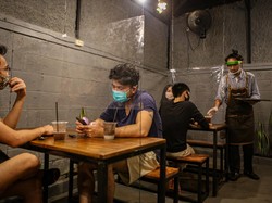 Tak Ada Lagi Bioskop-Gym, Ini Beda SK Kegiatan yang Diizinkan Pemprov DKI