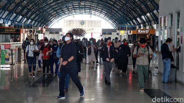 Begini Suasana di Stasiun Palmerah